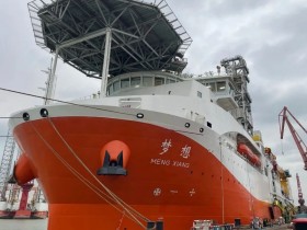 “梦想”号：我国首艘大洋钻探船正式命名并试航
